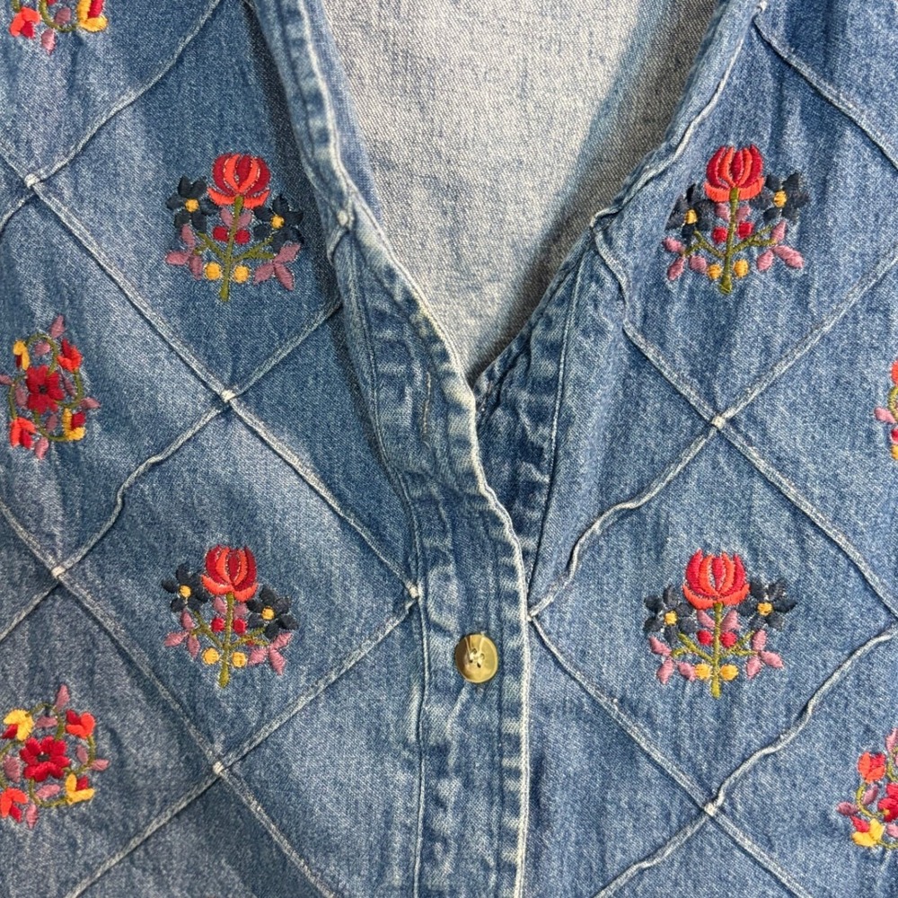 Bobbie Brooks Blue Denim Vest Floral Embroidered Quilted V-Neck XL - Picture 3 of 5